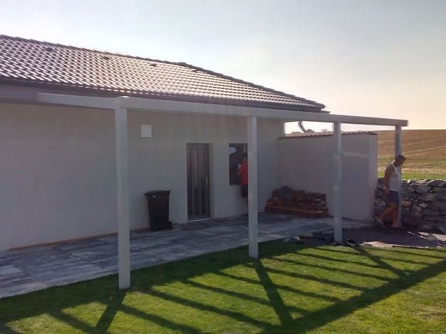 Hliníkové garážové stání nebo klasická garáž?