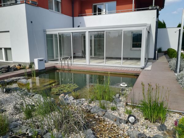 bílá zasklená hliníková pergola Hradec Králové