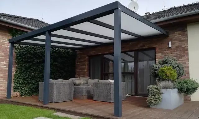 Hliníková pergola PROFI s místem na sezení s přáteli