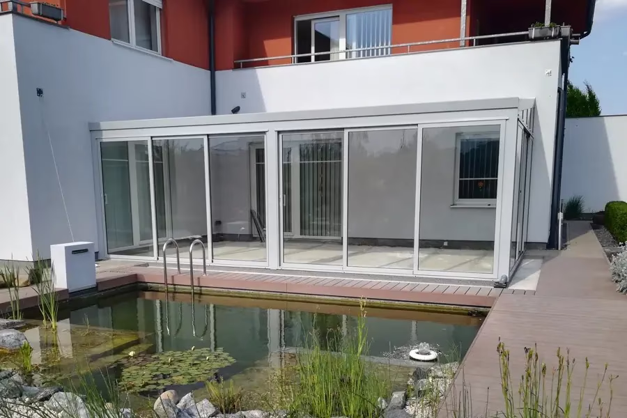 Uzavřená a uzamčená sezónní zimní zahrada DELUXE